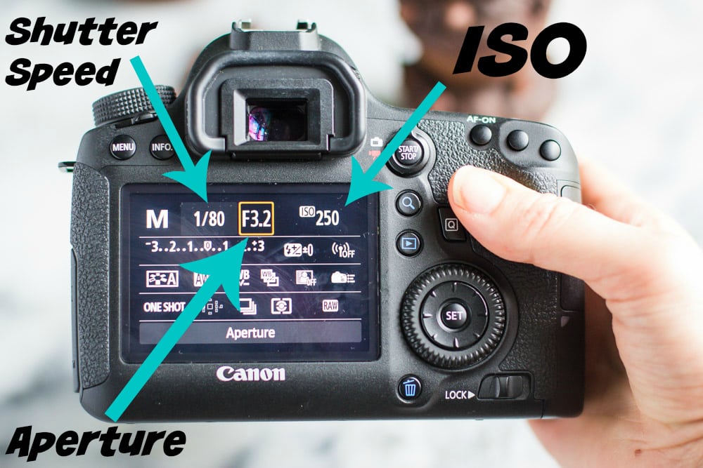 Camera manual mode settings display